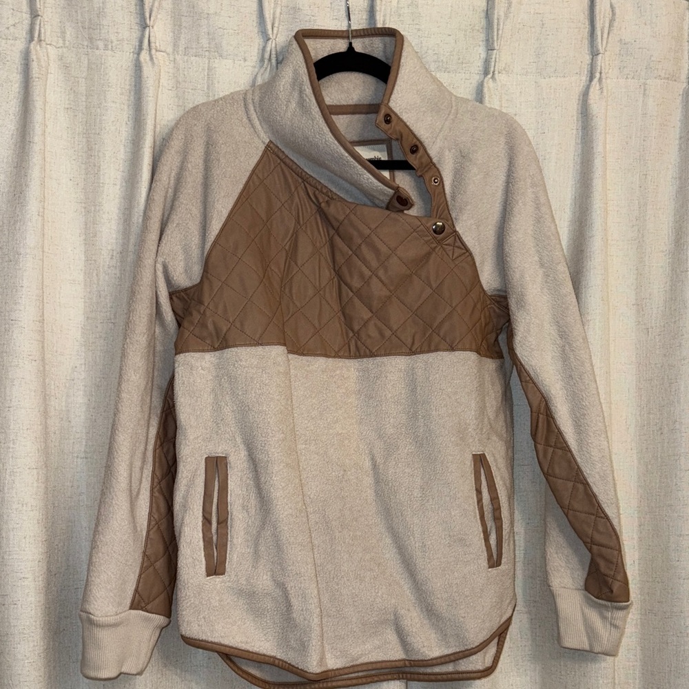 A&F Women's Quilted Beige and Brown Zip Up
